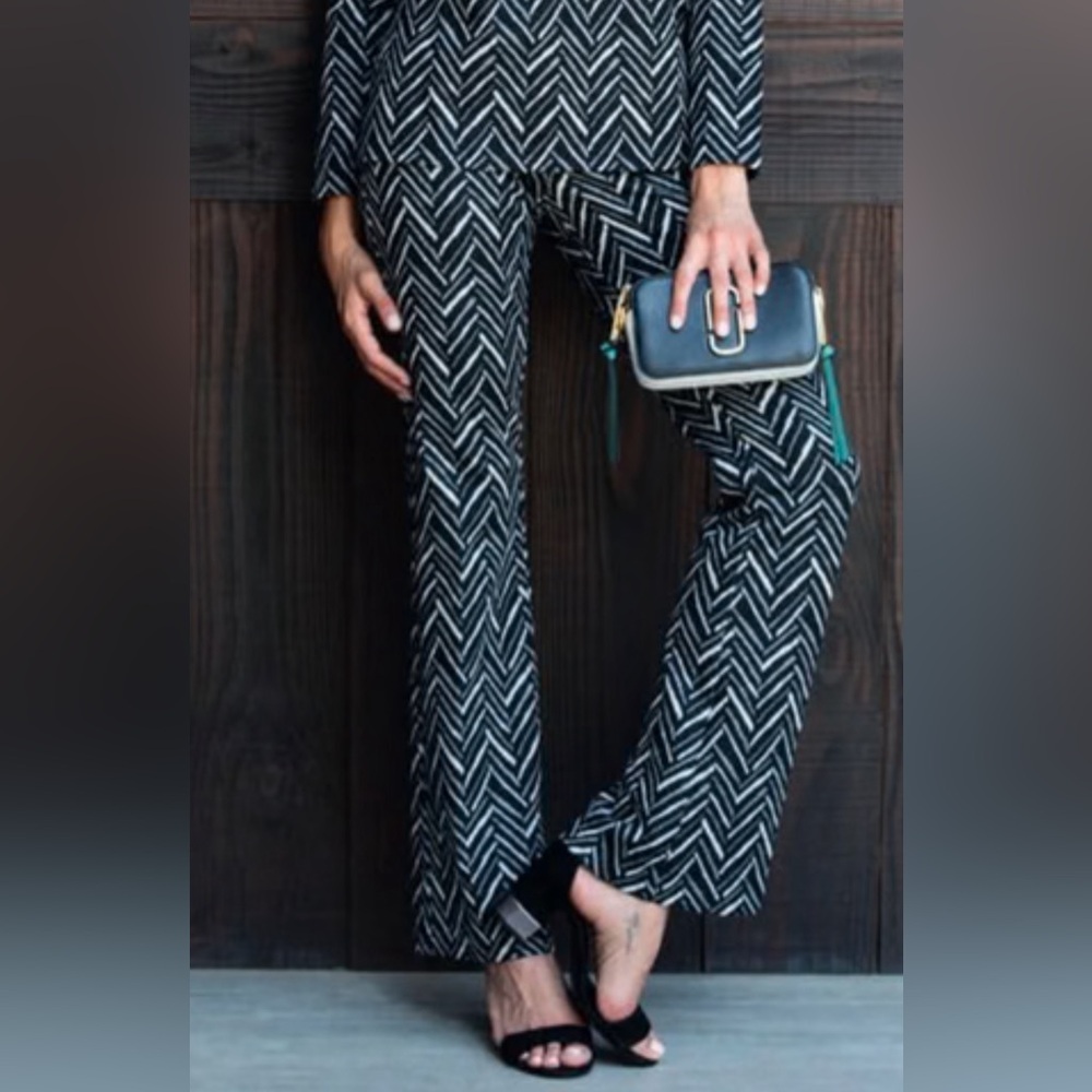 Eci New York pants for women size S color black and white